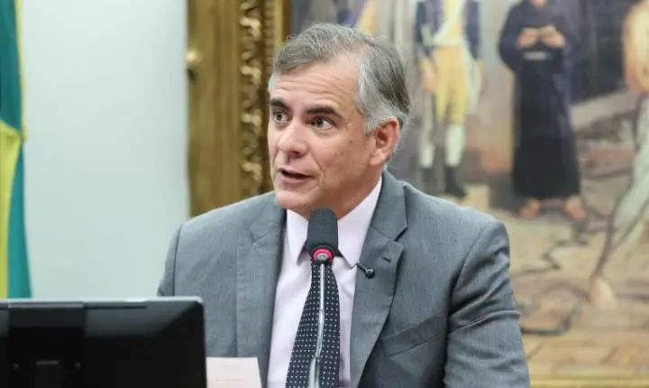 CCJ encerra semestre com aprovação de pautas sobre escala 6x1 e maioridade penal
