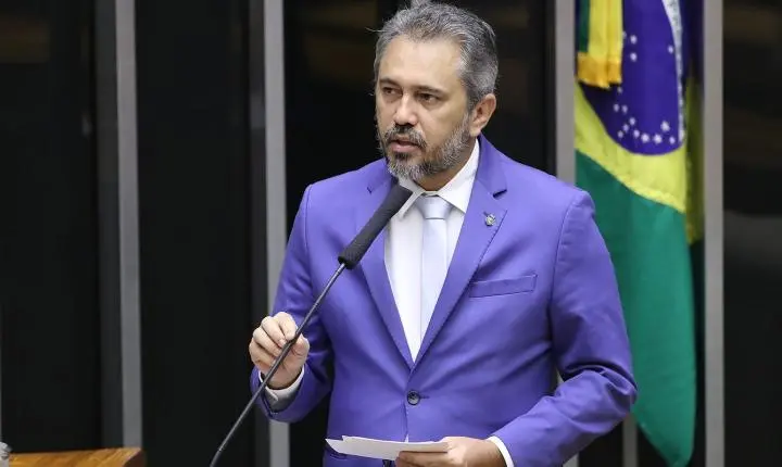 Elmano de Freitas vence eleições no Ceará e é reeleito no primeiro turno