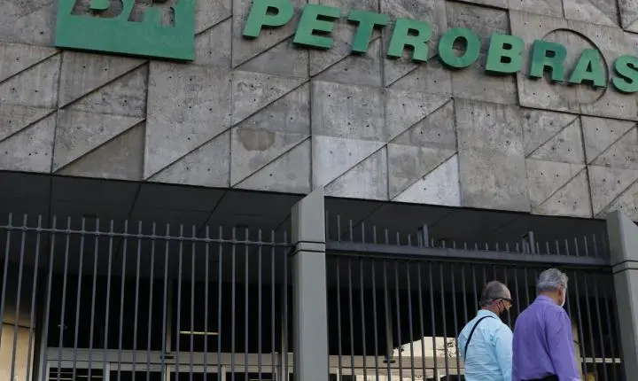 Petrobras anuncia nova redução no preço do querosene de aviação