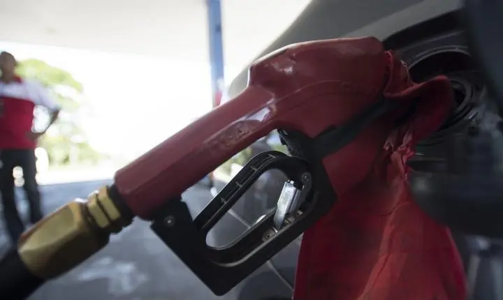 Governo mantém subsídio da gasolina após alta do petróleo global