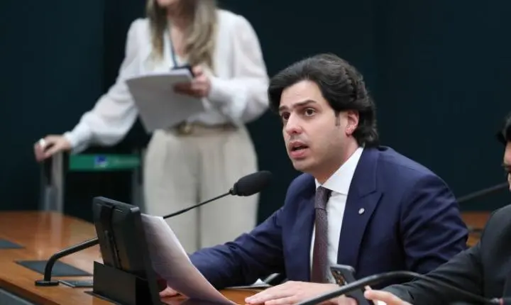 Comissão de Educação da Câmara avança para incluir material didático individual no programa da LDB