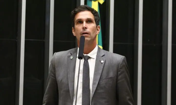Comissão da câmara aprova projeto de lei que proíbe corte de jovens atletas