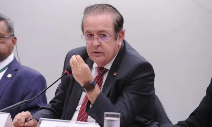 CCJ aprova proposta que autoriza extensão de estágio após a formatura
