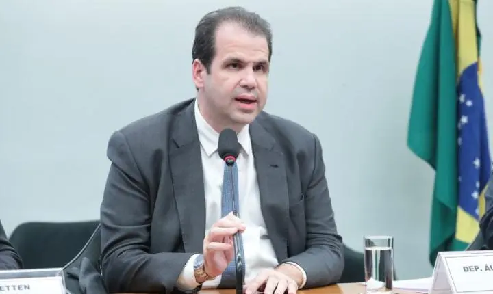 CCJ aprova desembarque fora do ponto para mulheres e idosos à noite