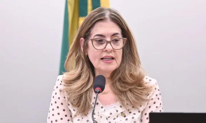 Câmara aprova novas regras para uniformes na CLT que visam proteger a dignidade do trabalhador