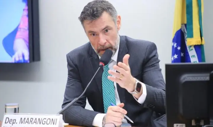 CCJ aprova projeto que regulamenta a profissão de operador logístico no país