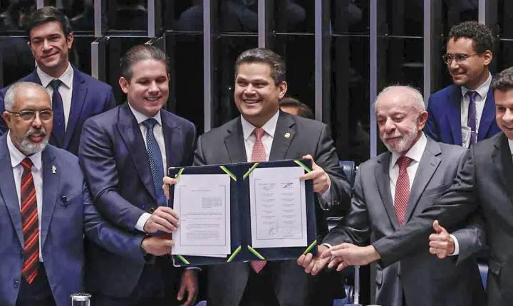 Congresso promulga nova escala 5x2 e fim da 6x1 entra em vigor no Brasil