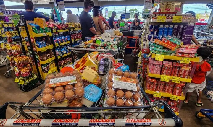 Consumo de alimentos dispara com nova fase econômica e avanço no varejo
