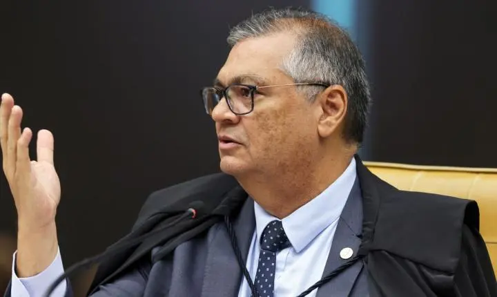 Flávio Dino determina fim do sigilo em investigação sobre filme Dark Horse