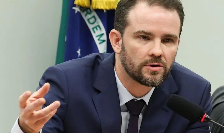 Governo enviará MP do Imposto Seletivo após as eleições, diz Durigan