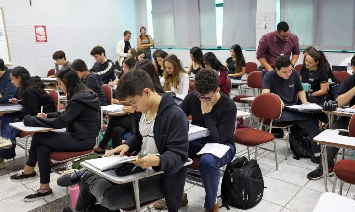 Educação financeira: proposta de inclusão no currículo escolar é aprovada no Senado