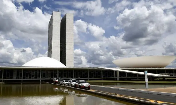 Renovação do senado atinge 74% com novos nomes para 2027