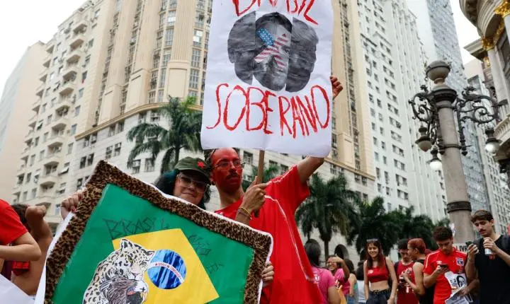 Estudantes protestam no Rio e defendem voto em Lula nas eleições de 2026
