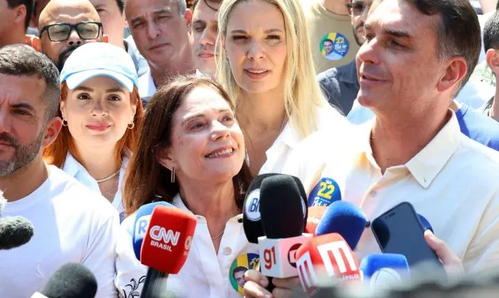 Flávio Bolsonaro garante manutenção do Bolsa Família e propõe melhorias