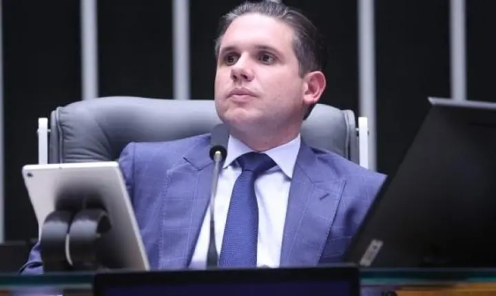 Hugo Motta comemora aprovação de novo limite para MEI na Câmara