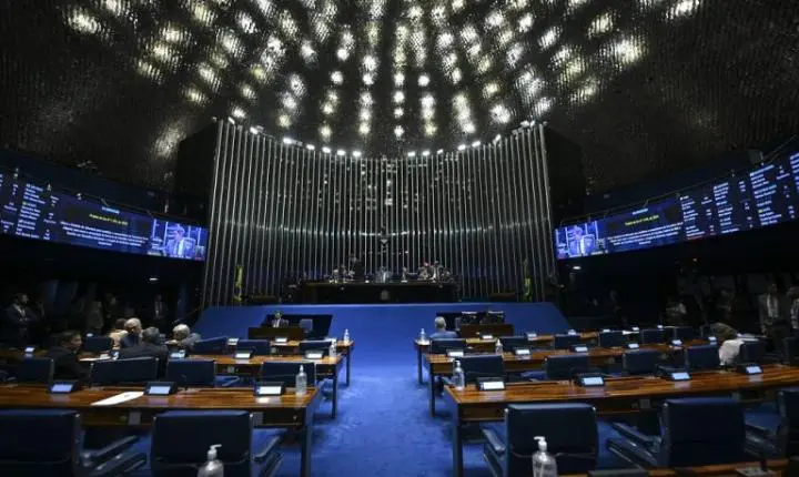 Maioria dos deputados busca a reeleição mas cresce corrida para o senado
