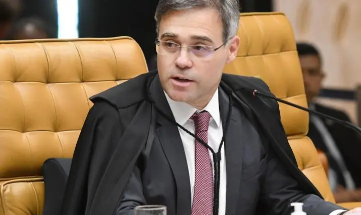 TSE determina que deputados apaguem vídeo com ataques a Flávio Bolsonaro