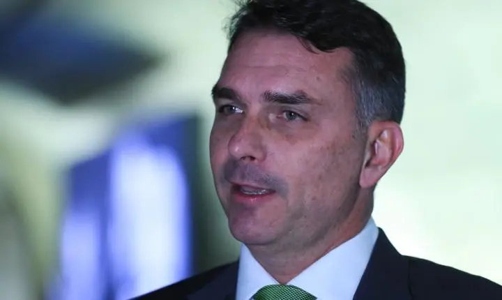 STF: Flávio Bolsonaro é incluído como investigado no caso Dark Horse