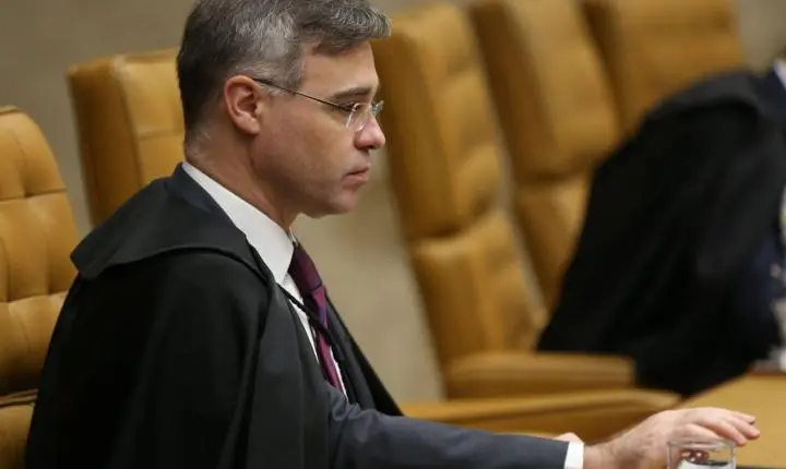 Ministro André Mendonça retira o sigilo de quase 40 processos no STF