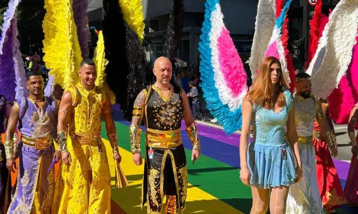 Parada do Orgulho LGBT+ de São Paulo mobiliza Avenida Paulista para destacar a importância do voto
