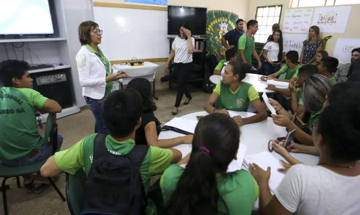 Pé-de-Meia: estudantes nascidos em novembro e dezembro recebem incentivo frequência