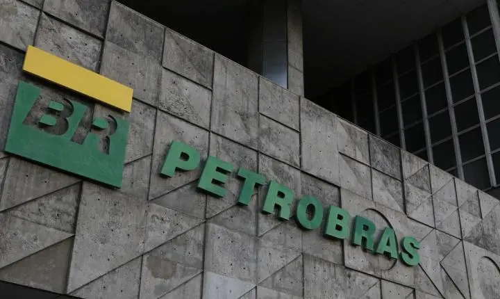 Petrobras batiza Starnav Elektra com tripulação 100% feminina no Rio