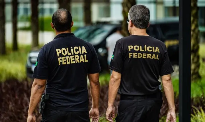 PF cumpre mandados contra apologia ao nazismo no interior do Rio