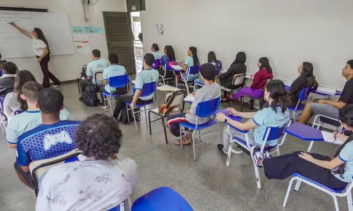 Pisa 2025: Brasil reduz, mas mantém diferença no desempenho escolar