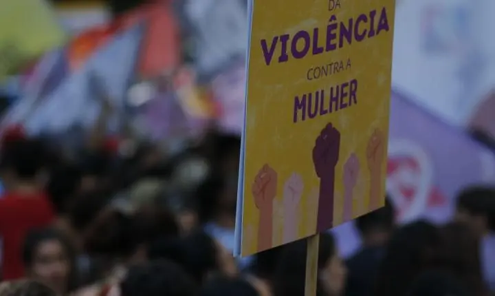Plataformas devem detalhar medidas contra a violência digital
