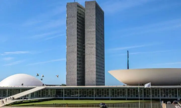 Prazo para Executivo enviar projeto de lei orçamentária anual termina hoje