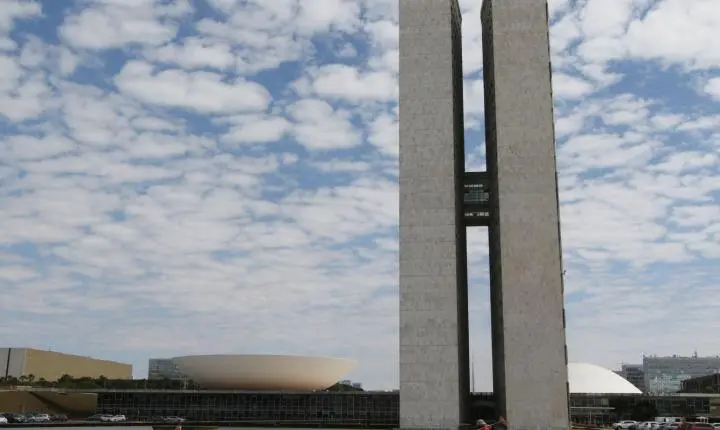 Senado federal define data para votação da escala 6x1