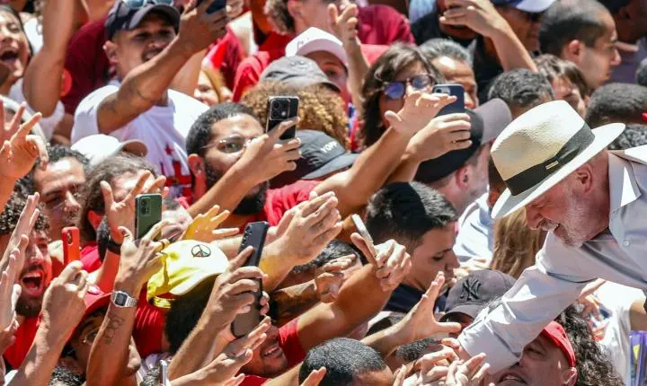 Presidente do TSE parabeniza reeleição de Lula após apuração