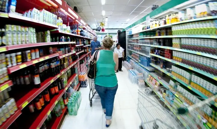 Produção industrial brasileira recua 0,6% em agosto, aponta IBGE