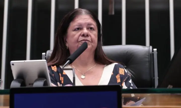 Projeto de lei exige audiência para agressores de mulheres antes da soltura, fortalecendo a Lei Maria da Penha