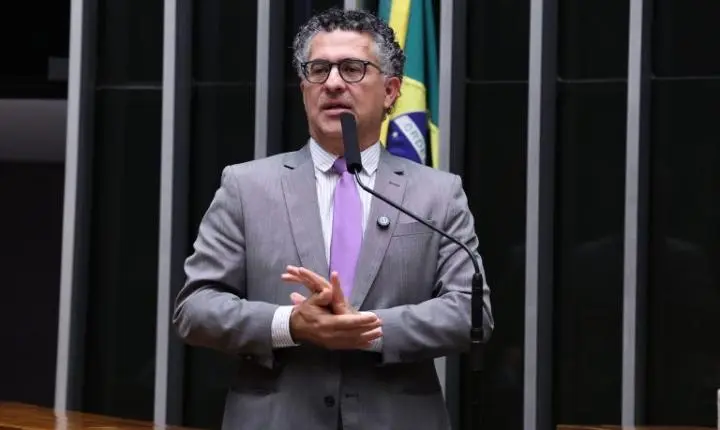 Projeto de lei visa garantir ao consumidor remarcação e desistência de passagens sem multa