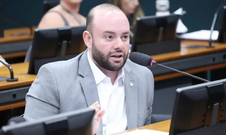 Projeto de lei exige identificação em hotéis para proteger crianças e adolescentes