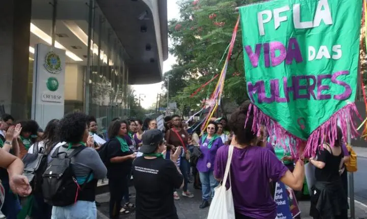 Projeto amplia pena para incentivo ao suicídio em casos de violência doméstica