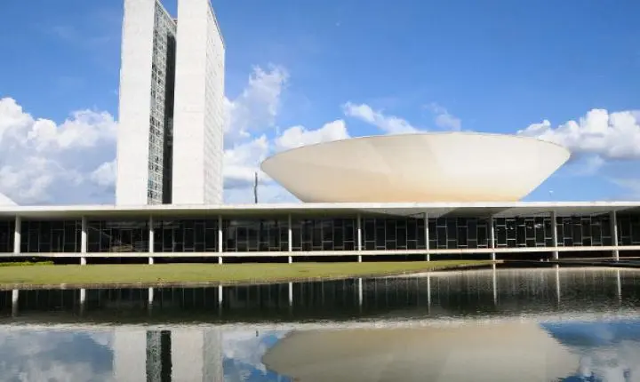 MP da taxa das blusinhas deve ter relatório votado nesta segunda-feira