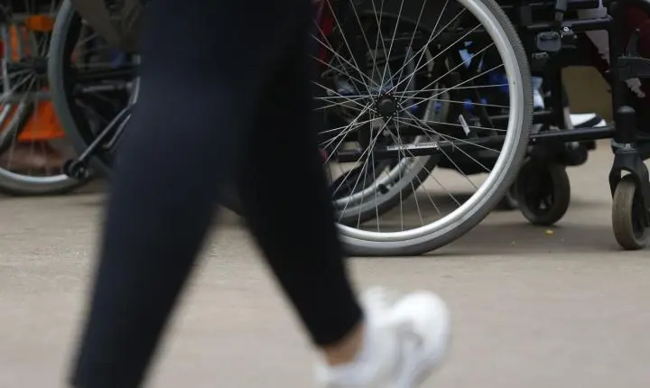 IBGE aponta que rendimento de pessoas com deficiência atinge 70% da média