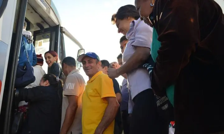 Rodoviários do Rio suspendem greve e ônibus voltam a circular após negociações