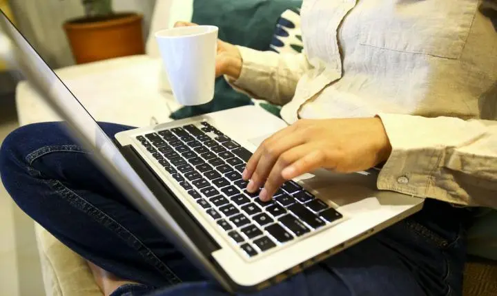 Pesquisa indica que 69% dos brasileiros temem comprar remédios pela internet