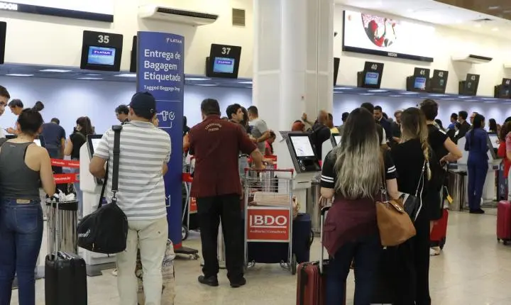 Setor de serviços registra queda de 0,4% em maio, influenciado pelos transportes, aponta IBGE