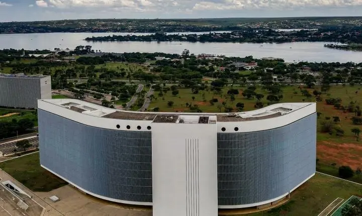 TSE exige isonomia eleitoral após falhas na IA da Meta envolverem candidatos