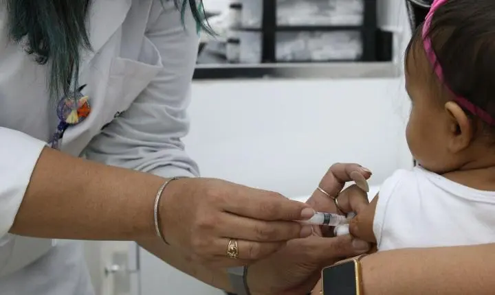 Unicef revela que 13,5 milhões de crianças não recebem vacinação essencial no primeiro ano de vida