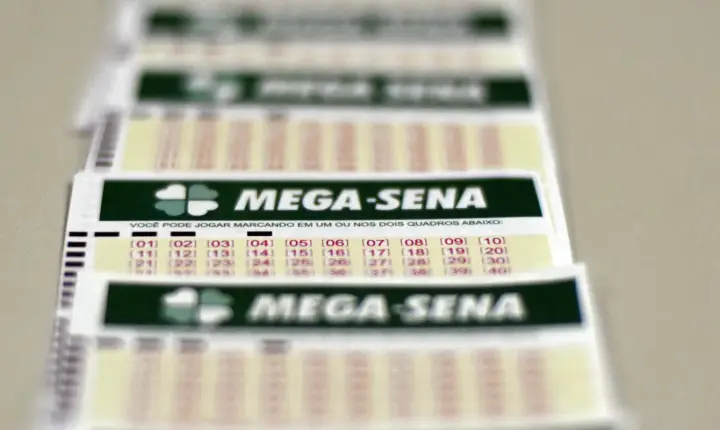 O prêmio da Mega-Sena acumula e pode pagar R$ 170 milhões neste domingo