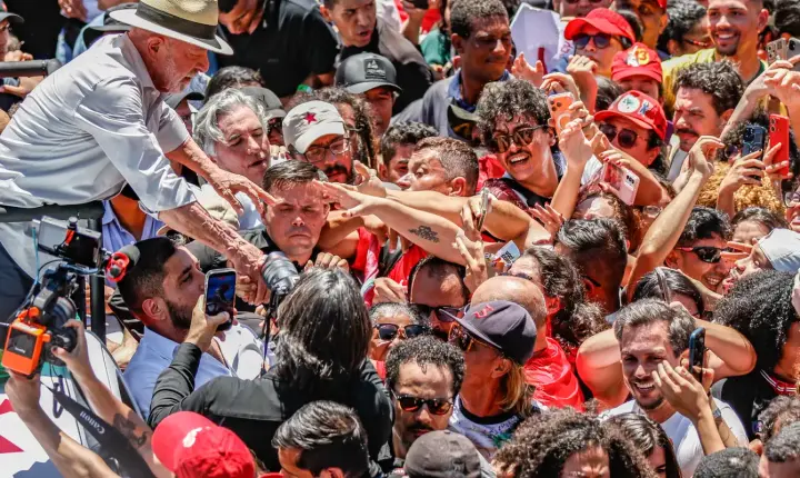 PT aciona Justiça contra a suspensão do canal Exército do Lula
