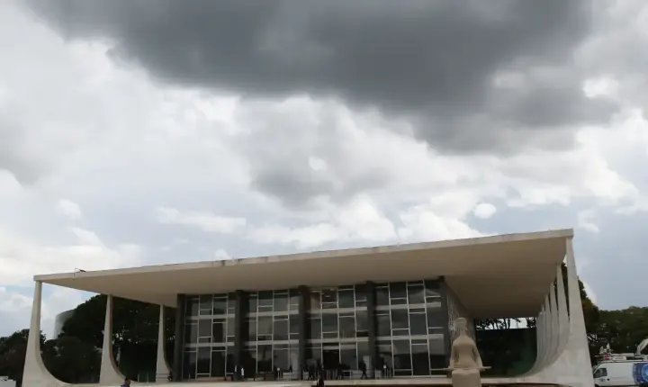 Prisão STF: homem é detido ao tentar invadir sede do tribunal em Brasília