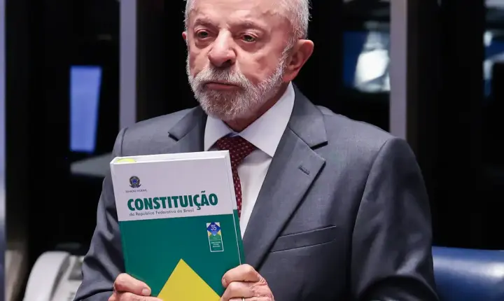 Lula faz campanha em Minas Gerais e comemora fim da escala 6x1
