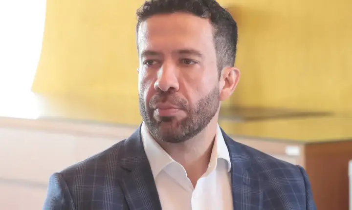 André Janones pode receber alta médica em breve, aponta boletim